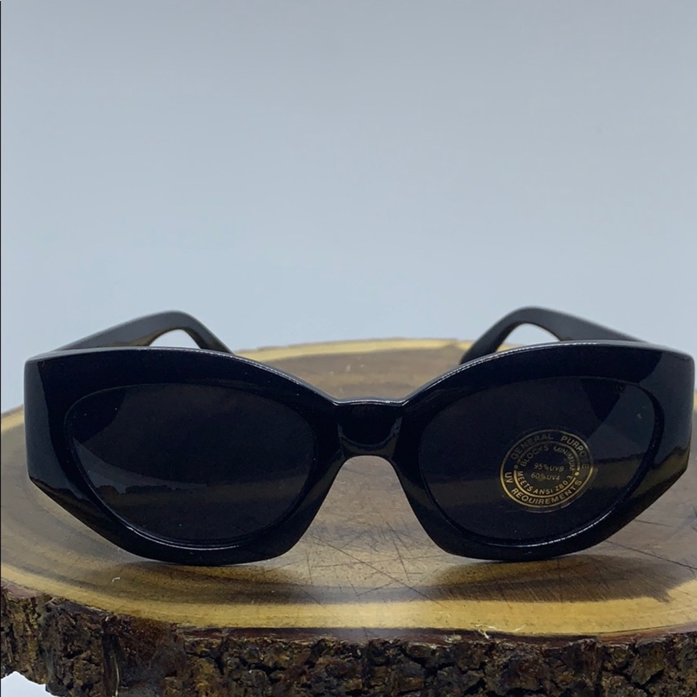 Luxury Woman’s sunglasses with lions head.